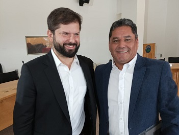 PRESIDENTE BORIC ACOGE SOLICITUD EL ALCALDE DE GUAITECAS MARCOS SILVA PARA CONSTRUIR UN POLIDEPORTIVO EN LA COLUMNA