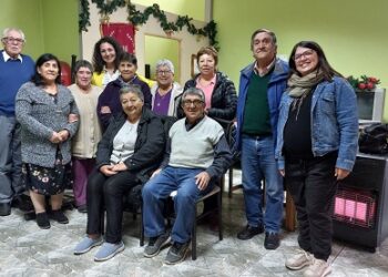 AUTORIDADES Y DIRIGENTES INVITAN A ADULTOS MAYORES DE CISNES A TARDE CÍVICA