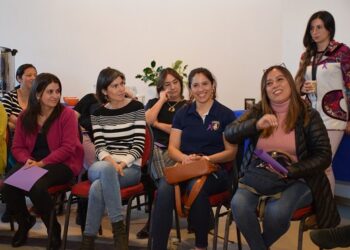 En el marco del Día Internacional de la Mujer coyhaiquinas dialogan sobre su autonomía física