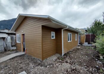 Con la emoción del sueño cumplido adulta mayor de Puerto Aysén recibió las llaves de su casa propia