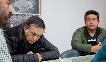 DIRIGENTES VECINALES Y MOP AVANZAN EN PROCESO PARA PAVIMENTAR CAMINO HACIA LAGO ATRAVESADO