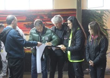 JUGADORES HISTÓRICOS DE COLO COLO VISITARON EL CDP DE PUERTO AYSÉN