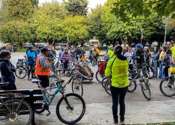 Mes del CLIMA: Coyhaique pedalea por la Hora Del Planeta
