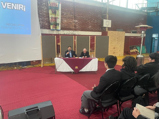Diputado Calisto y Andrés Zaldívar participaron en conversatorio con alumnos del liceo San José de Puerto Aysén