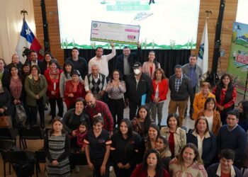 “El Gobierno Regional nos da la oportunidad a los pequeños”: Gobernadora firma convenios con beneficiarios de MIPE-Aysén