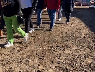 Familias de comités “El Nogal” y “Llaves Soñadas” visitaron la casa piloto de su anhelado proyecto habitacional