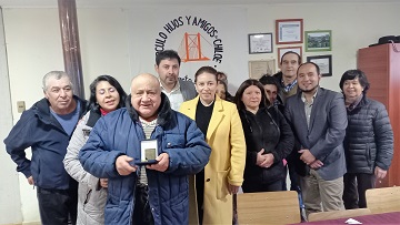 Senadora Ordenes entregó reconocimiento a conocido gestor cultural de Puerto Aysén