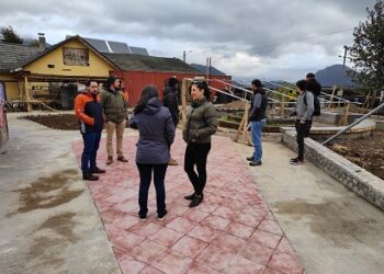 Alcalde de Aysén y Seremi de Vivienda visitaron obras que mejoran equipamiento comunitario