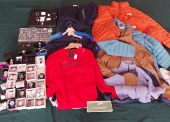 Tras un rápido actuar Carabineros de Coyhaique detuvo a dos NNA por robo a joyería y recupera especies sustraídas