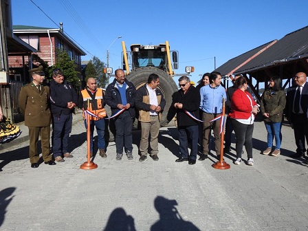 MOP ENTREGA NUEVA MOTONIVELADORA A MUNICIPALIDAD DE LAS GUAITECAS PARA LA CONSERVACIÓN DEL CAMINO MELINKA-REPOLLAL