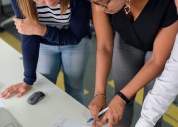 Convocatorias de Corfo buscan que más mujeres innoven en Chile