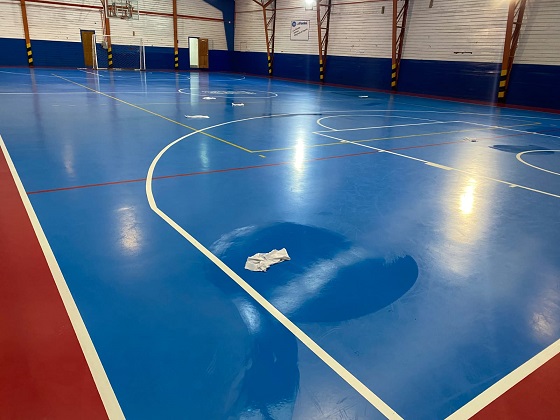 LA MUNICIPALIDAD DE GUAITECAS REPONDRÁ EL TECHO DEL GIMNASIO DE MELINKA