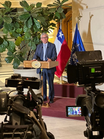 Sandoval llama a impulsar la electromovilidad en Chile, a través de planes, acciones y programas de fomento