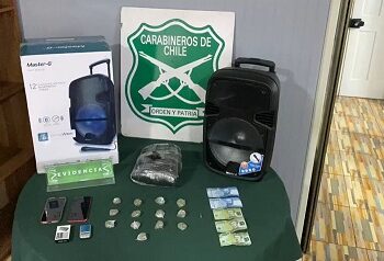 Carabineros del OS-7 junto a la Fiscalía detienen a dos personas y decomisan 1,5 kg de marihuana enviada vía courrier a Coyhaique