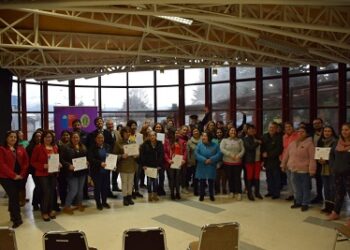 CFT ESTATAL DE LA REGIÓN DE AYSÉN CERTIFICA A USUARIOS Y USUARIAS DEL PROGRAMA MUJERES JEFAS DE HOGAR