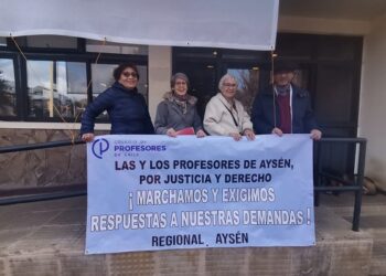 Profesores y profesoras exigen respuestas a demandas en discurso presidencial de este 1 de junio