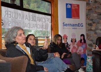 SernamEG se reúne con mujeres e instituciones en Puerto Cisnes