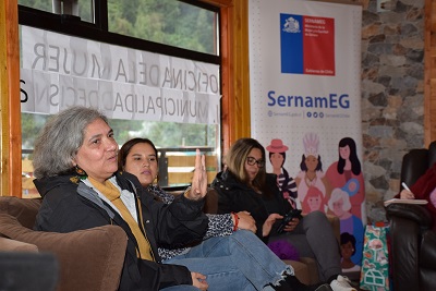 SernamEG se reúne con mujeres e instituciones en Puerto Cisnes
