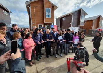 Ministro Montes inició gira regional inaugurando 39 viviendas para familias del Coyhaique
