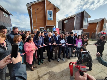 Ministro Montes inició gira regional inaugurando 39 viviendas para familias del Coyhaique