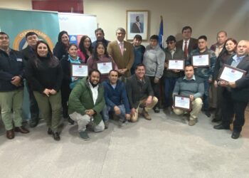 En Puerto Aysén Seremi del Trabajo junto a dirigentes realizan reconocimiento a trabajadores y trabajadoras