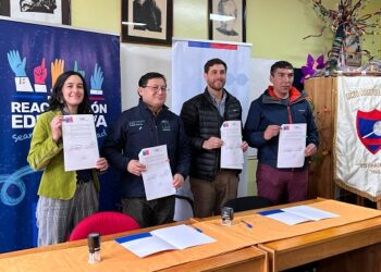 Secreduc y Slep Aysén firmaron acuerdo para facilitar el traspaso de establecimientos desde las municipalidades al nuevo servicio