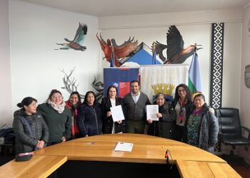 MUNICIPALIDAD DE COYHAIQUE Y CONADI FIRMAN CONVENIO QUE BENEFICIA A EMPRENDEDORES INDÍGENAS