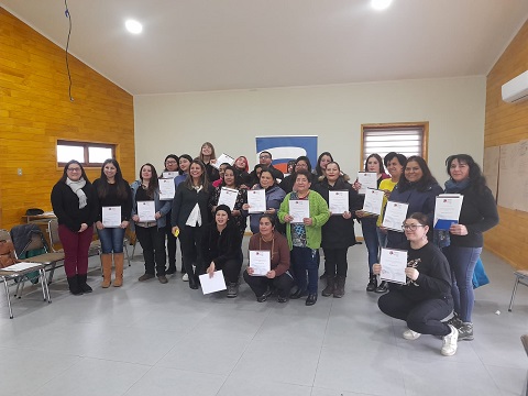 Mujeres de Puerto Aysén se certifican en temas empresariales para hacer crecer sus negocios