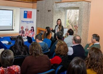 SernamEG presenta su oferta a la Mesa Intersectorial Macro Zona Sur Austral
