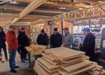 Aysén – Más de 30 pymes de la industria del aserrío participaron en taller de capacitación en secado de madera