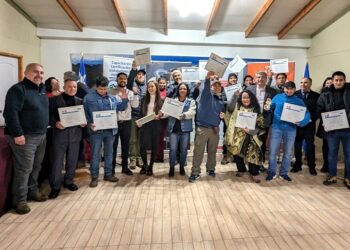 Cumpliendo una demanda histórica en Chile Chico y Cochrane se certificaron 35 alumnos/as en curso habilitante para licencia de conducir profesional A2