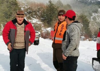 Carabineros del GOPE Aysén localizó y trasladó a familia tras denuncia en sector El Turbio en Mañihuales