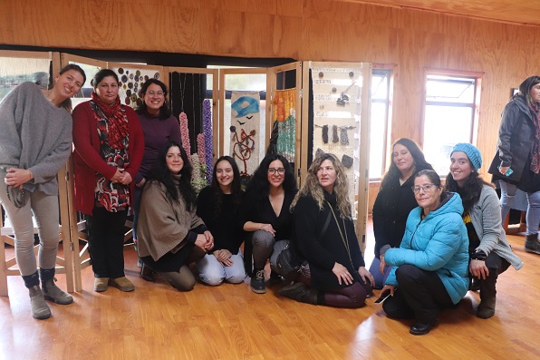 Obra “Homenaje a la mujer tortelina” develó el rol de la mujer como cultora en Tortel
