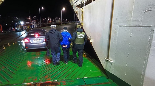 Carabineros del OS-7 junto a “Gazu” y la Armada de Chile, detienen a sujeto en Melinka y decomisan ketamina y marihuana