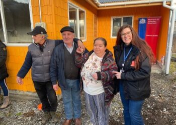 Municipio y Minvu entregaron su casa propia a adulto mayor de Villa O’Higgins