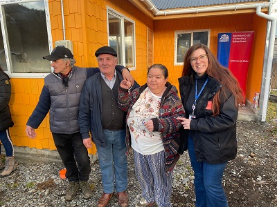 Municipio y Minvu entregaron su casa propia a adulto mayor de Villa O’Higgins