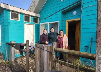 Dirigentas y Seremi constataron avance en obras de mejoramiento de viviendas en la Villa Aysén
