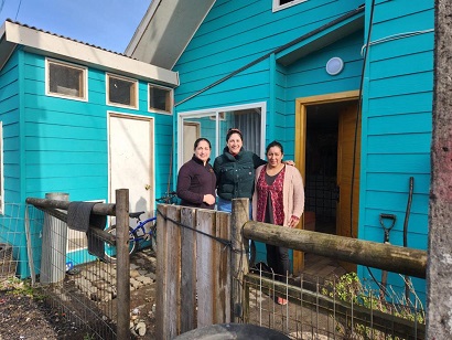 Dirigentas y Seremi constataron avance en obras de mejoramiento de viviendas en la Villa Aysén