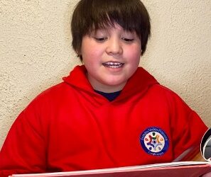 Alumno del Colegio Unión Fraterna de Coyhaique se convierte en ganador regional de El Placer de Oír Leer