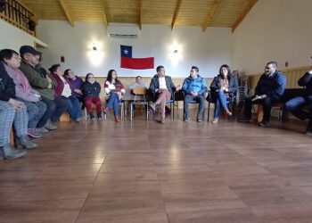 Alcalde de Aysén y Director de Obras Hidráulicas se reúnen con vecinos del sector El Salto