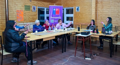 Mujeres de la cuenca del lago Chelenko se reúnen para relevar el aporte a sus comunidades en actividades de sensibilización de SernamEG