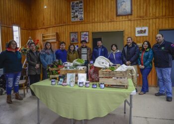 Seremi de Agricultura y productoras/es realizan entrega de alimentos a Hogar Padrre Antonio Ronchi de Coyhaique en el marco del Día del Campesino y Campesina