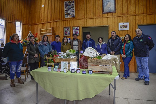 Seremi de Agricultura y productoras/es realizan entrega de alimentos a Hogar Padrre Antonio Ronchi de Coyhaique en el marco del Día del Campesino y Campesina