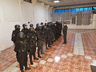GENDARMERÍA INCAUTÓ DROGA, CELULARES Y ARMAS BLANCAS