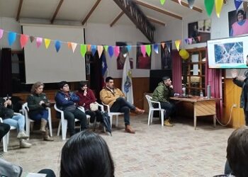Comunidad de Puyuhuapi trabaja en diseño participativo de paradero de buses en la zona