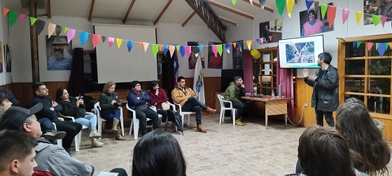 Comunidad de Puyuhuapi trabaja en diseño participativo de paradero de buses en la zona
