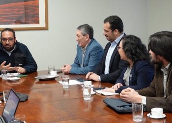 Gobernadora Andrea Macías intercede por la Universidad de Aysén en Santiago: “Debe salir de la crisis en la que se encuentra” 
