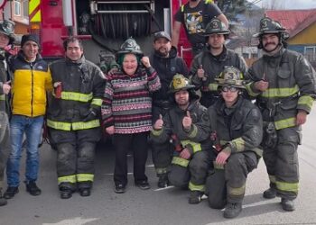 Bomberos de la Tercera Compañía de Coyhaique Realizaron Campaña Preventiva de Limpieza de Ductos
