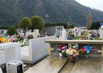 Avanza ampliación del Cementerio de Puerto Aysén: Gobernadora y alcalde firman convenio de la obra