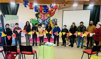 Con banderines que resaltan el buen convivir estudiantes invitan a sumarse al Programa “A Convivir se aprende”